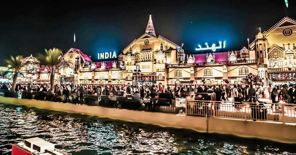 A large crowd stands near water at night, symbolizing unity in inspiring India to become greener and greater. Photo: Sreekanth K from Pixabay.