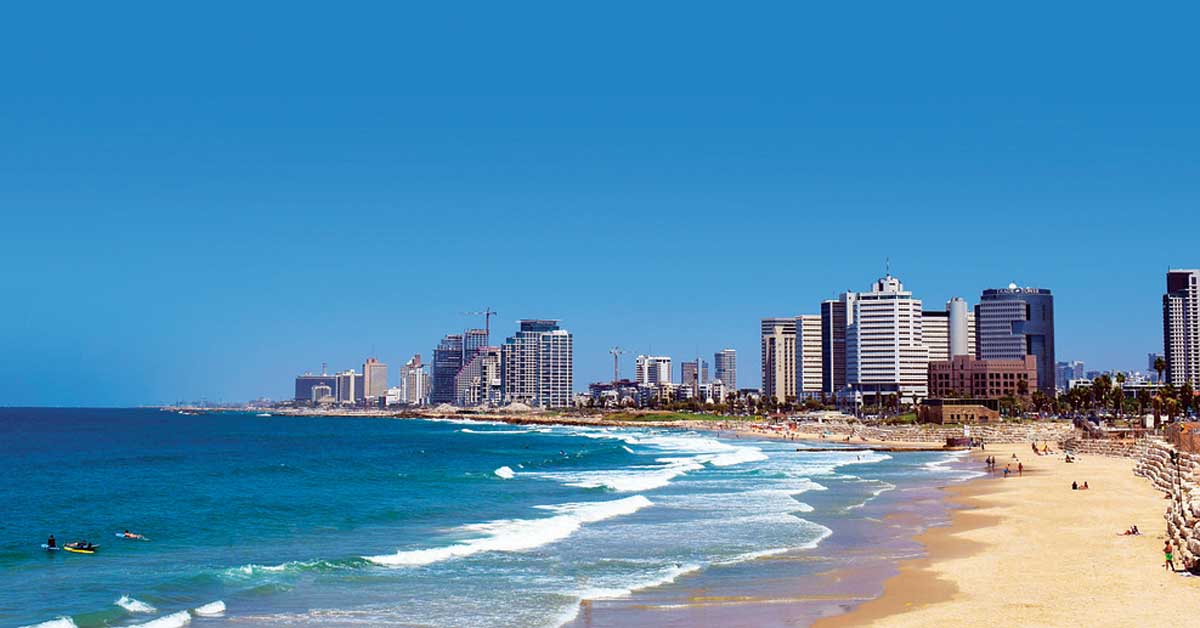 A scenic beach in Tel Aviv, Israel, featuring a city skyline that represents its leadership in technology and innovation. Photo: avner nagar from Pixabay